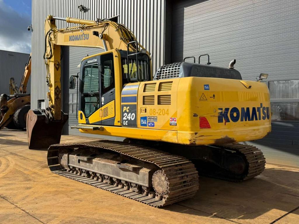 Komatsu PC240LC-10 Photo 3