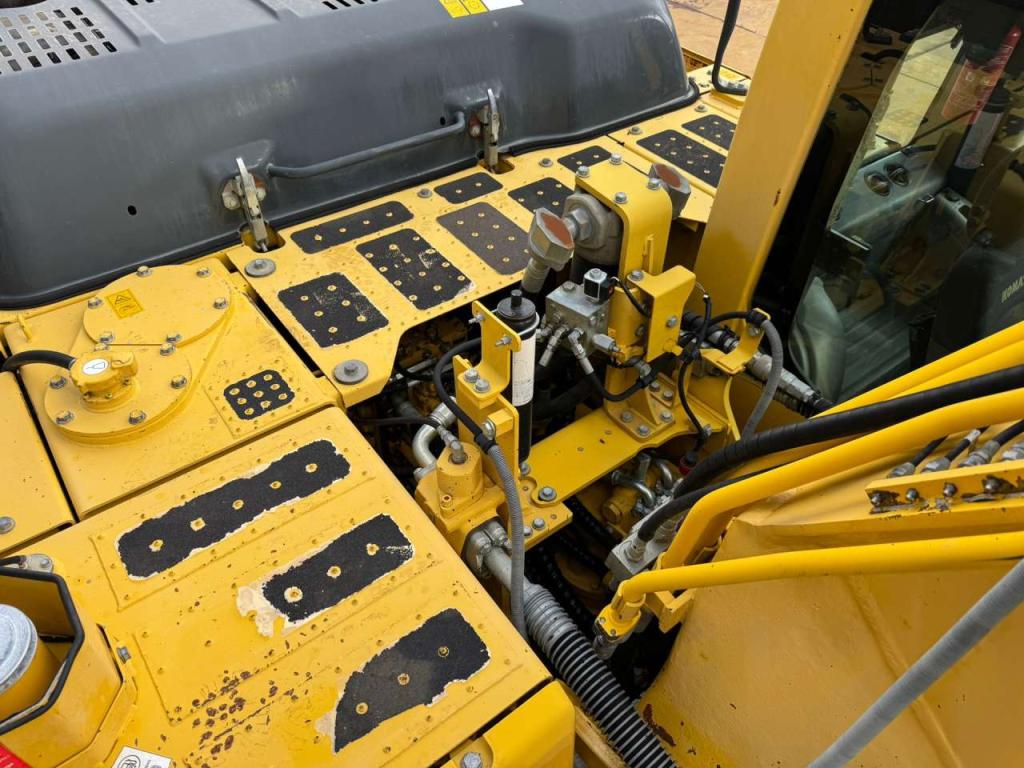 Komatsu PC240LC-10 Photo 30
