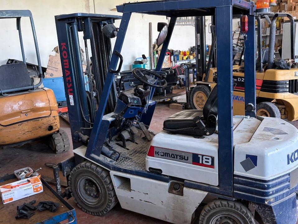 Komatsu 18D Photo 3