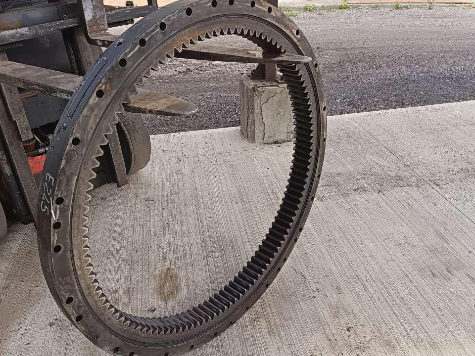 Slewing ring for New Holland E 245 Photo 1