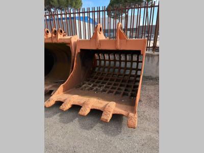 Skeleton bucket sold by B.T. Macchine Srl