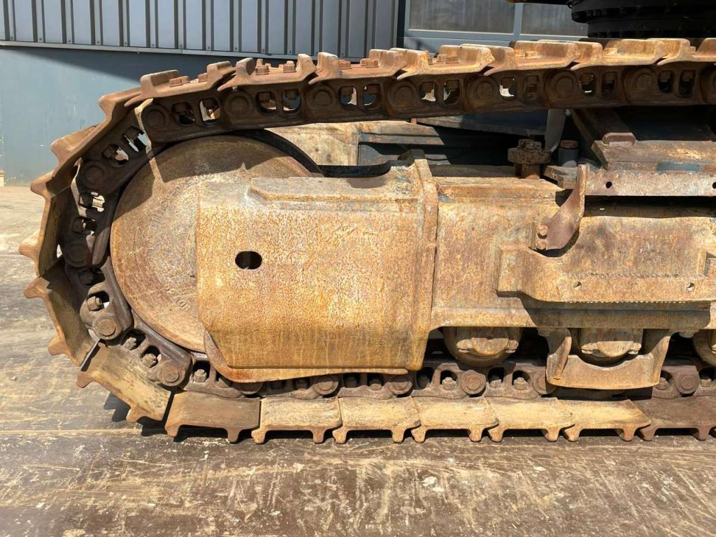 Komatsu PC490LC-10 Photo 10