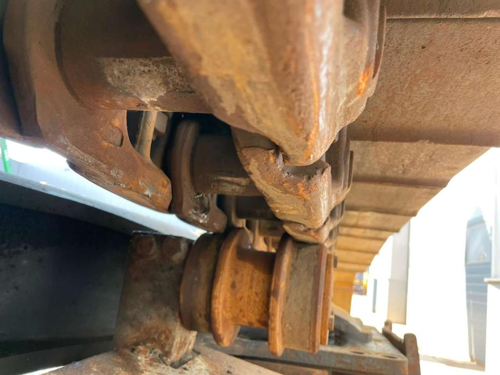 Komatsu PC490LC-10 Photo 17