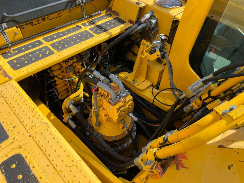 Komatsu PC490LC-10 Photo 26
