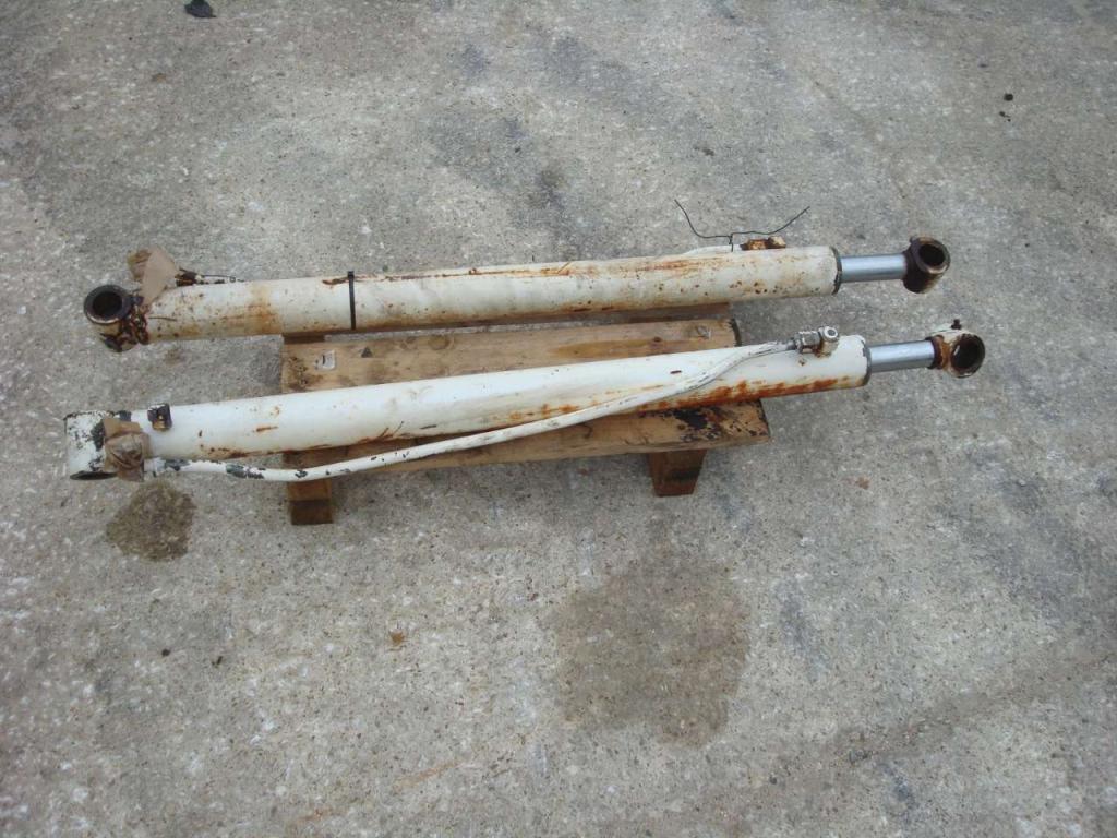 Bucket rotation piston for Bobcat 553 Photo 3