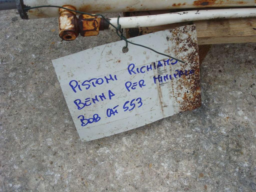 Bucket rotation piston for Bobcat 553 Photo 4