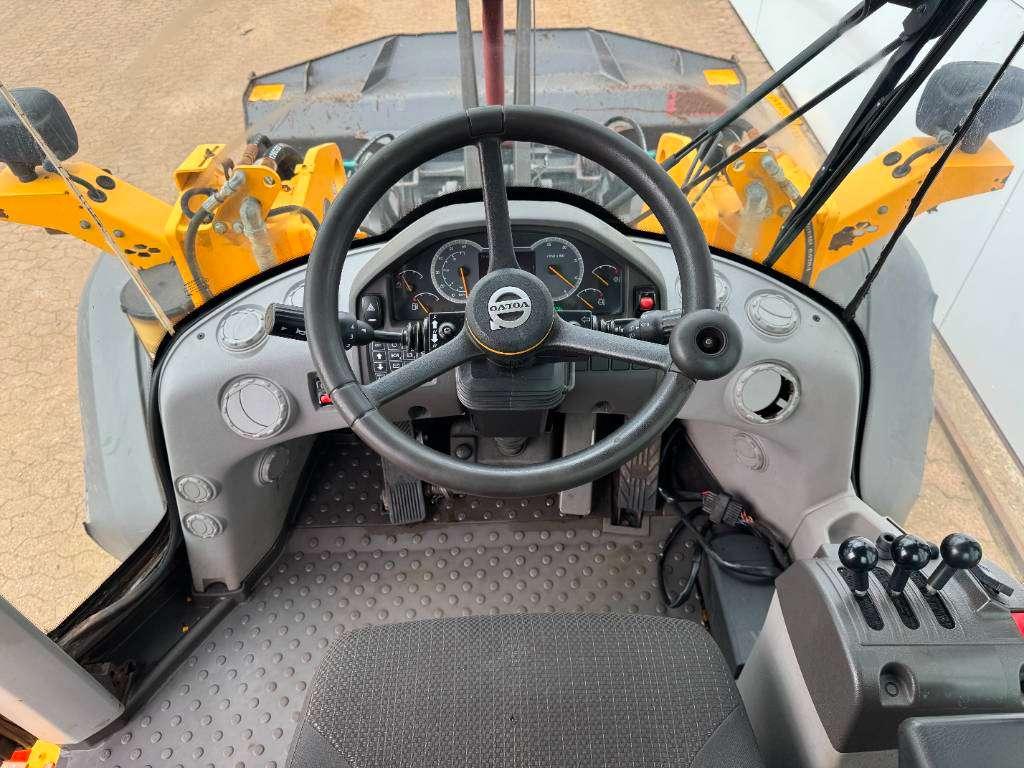 Volvo L90H - 3rd Function / Quick Coupler Photo 11