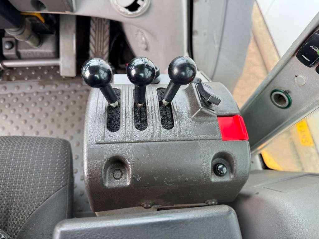 Volvo L90H - 3rd Function / Quick Coupler Photo 12