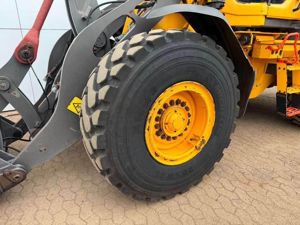Volvo L90H - 3rd Function / Quick Coupler Photo 27