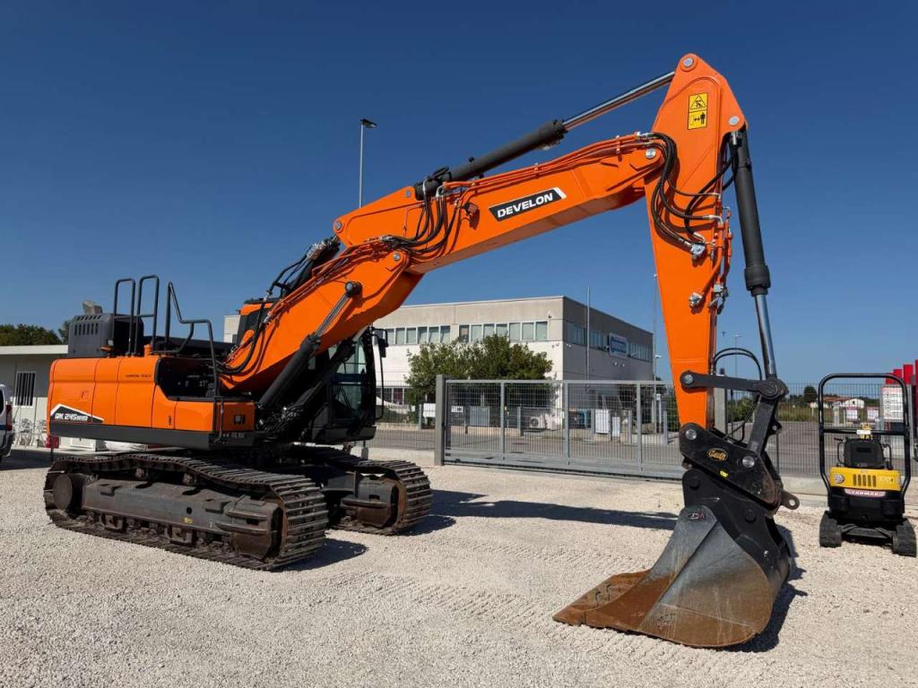 Develon DX245NHD-7 Photo 2
