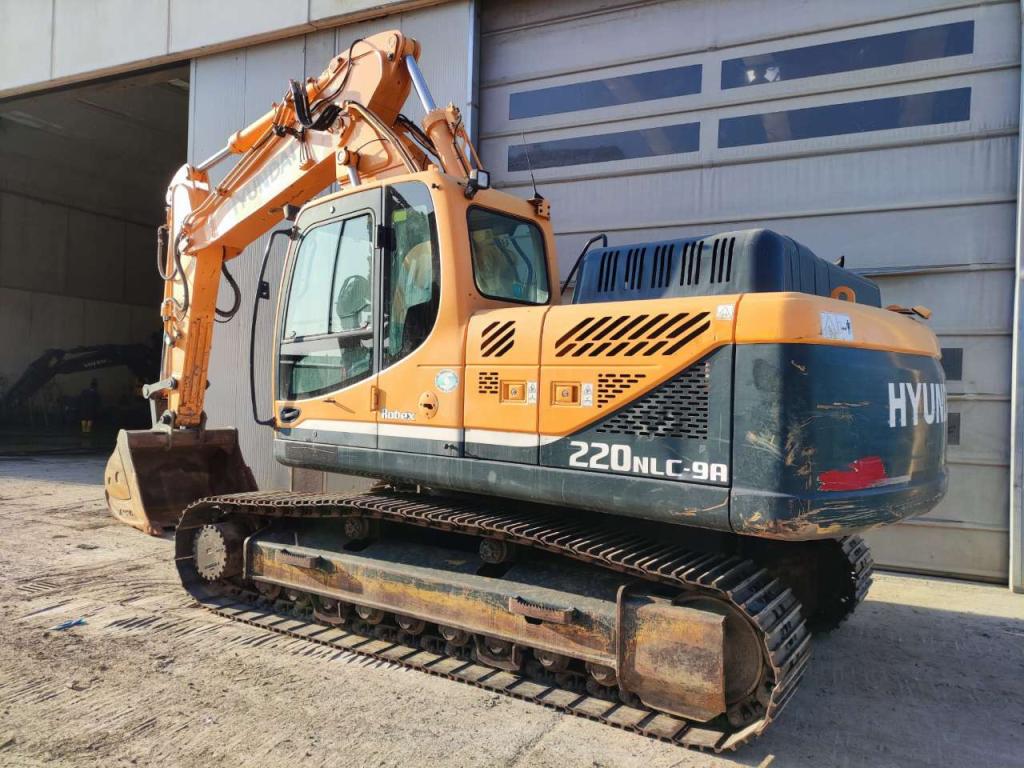 Hyundai R220NLC-9A Photo 2