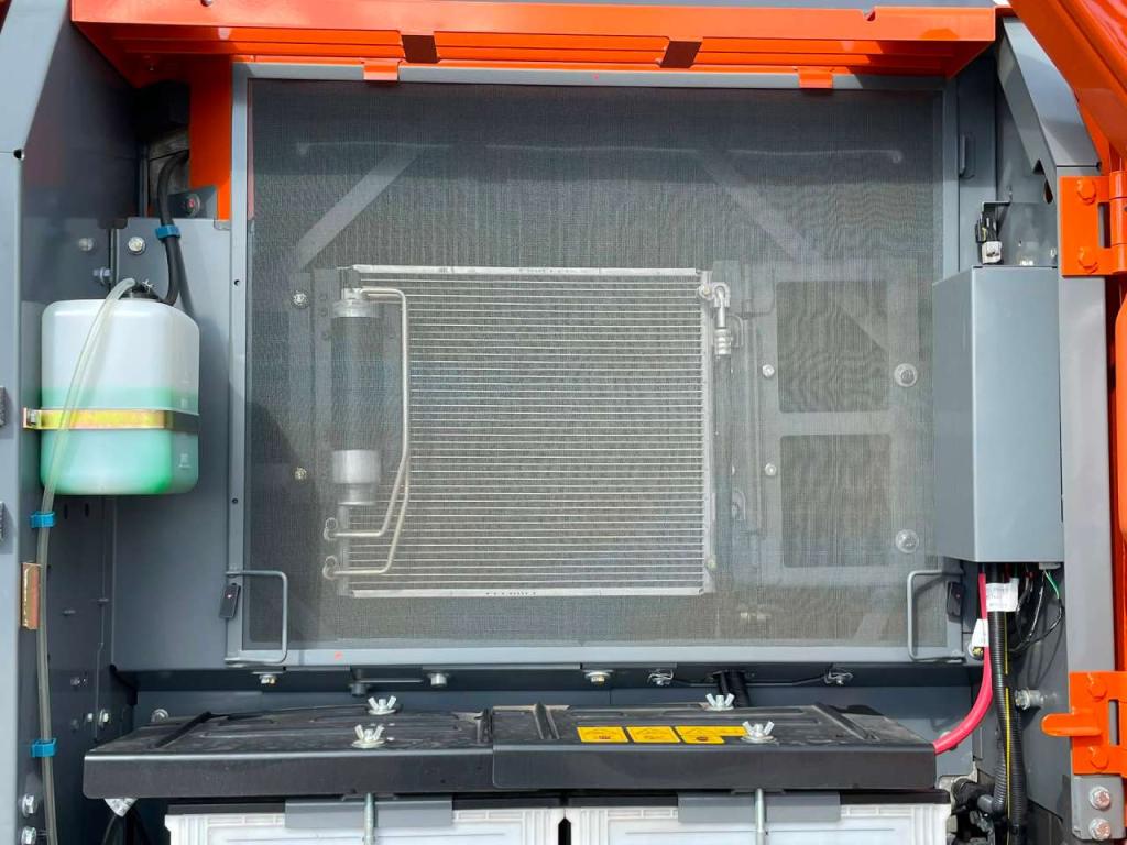 Hitachi ZX220LC-5G Photo 30