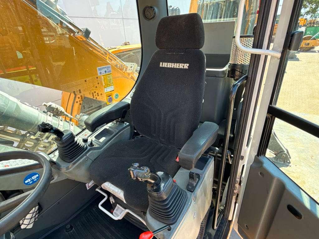 Liebherr LH22 Litronic - Automatic Greasing / Tilting Cab Photo 9