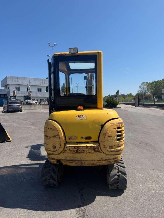 Komatsu PC 27 R-8 Photo 3