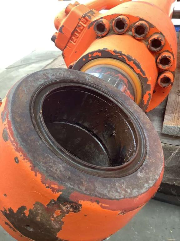 Lifting piston for Hitachi ZX160LC Photo 3