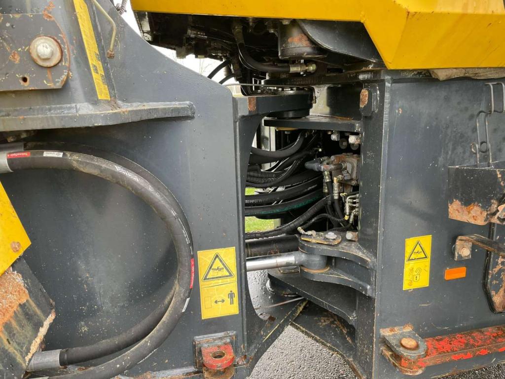 Komatsu WA380-5H Photo 12