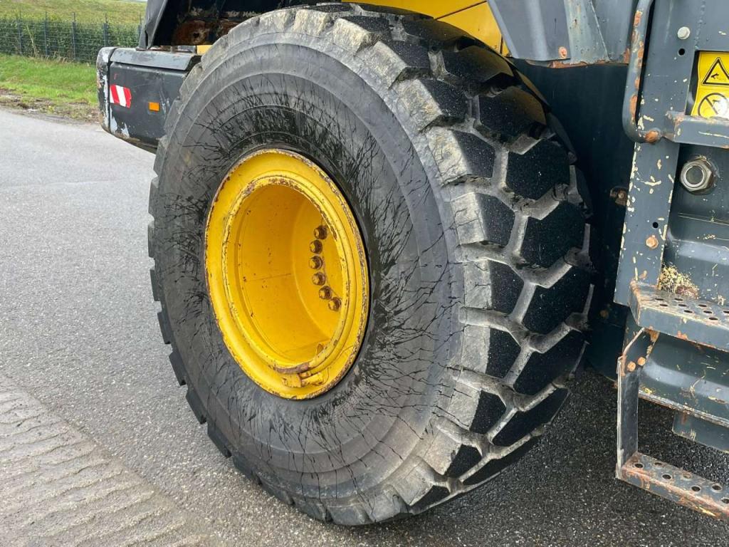 Komatsu WA380-5H Photo 21