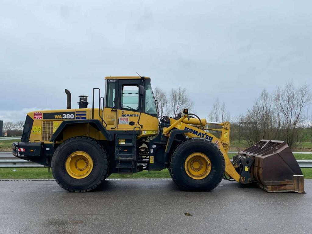 Komatsu WA380-5H Photo 7