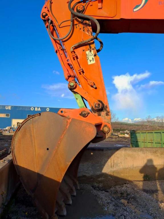 Hitachi ZX520LCH-3 Photo 4