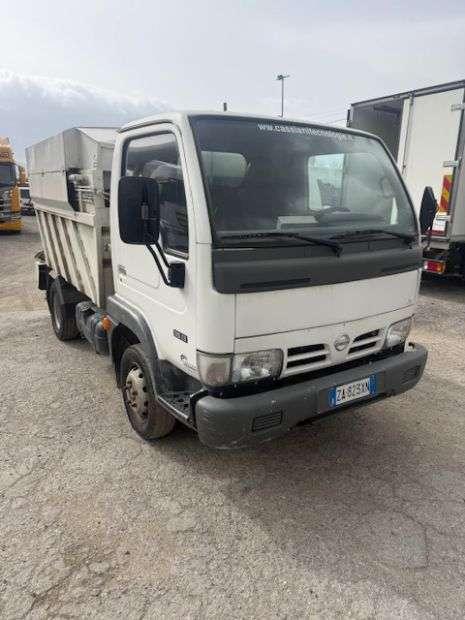 Nissan Cabstar Photo 2