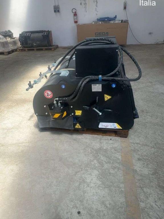 Uemme Bucket sweeper Photo 2