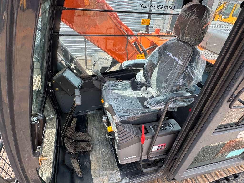 Hitachi EX215LC-5G - New / Unused / Cummins Engine Photo 8