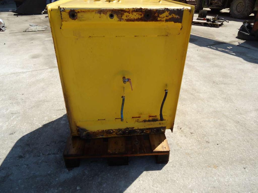 Diesel fuel tank for New Holland 385B Photo 3