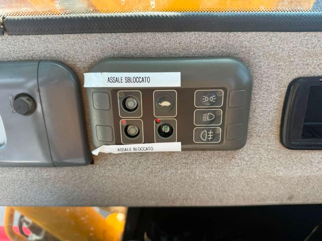 JCB JS130W Photo 11