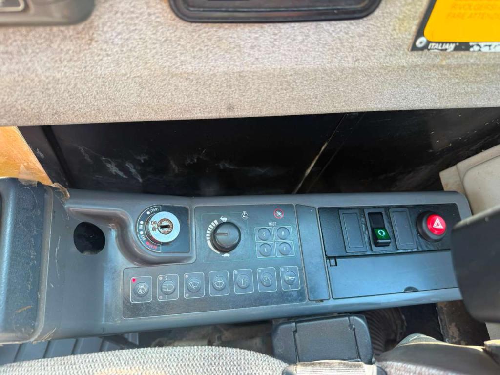 JCB JS130W Photo 13