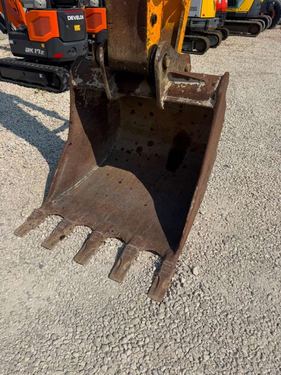 JCB JS130W Photo 18