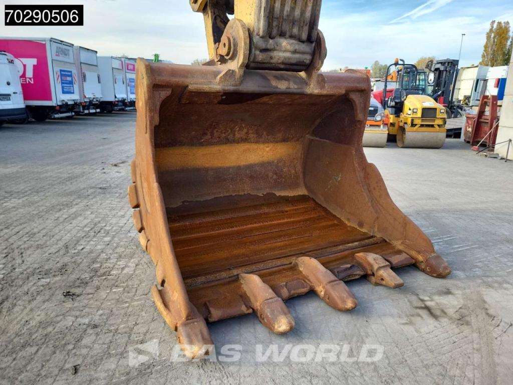 Caterpillar 390 D L Photo 10