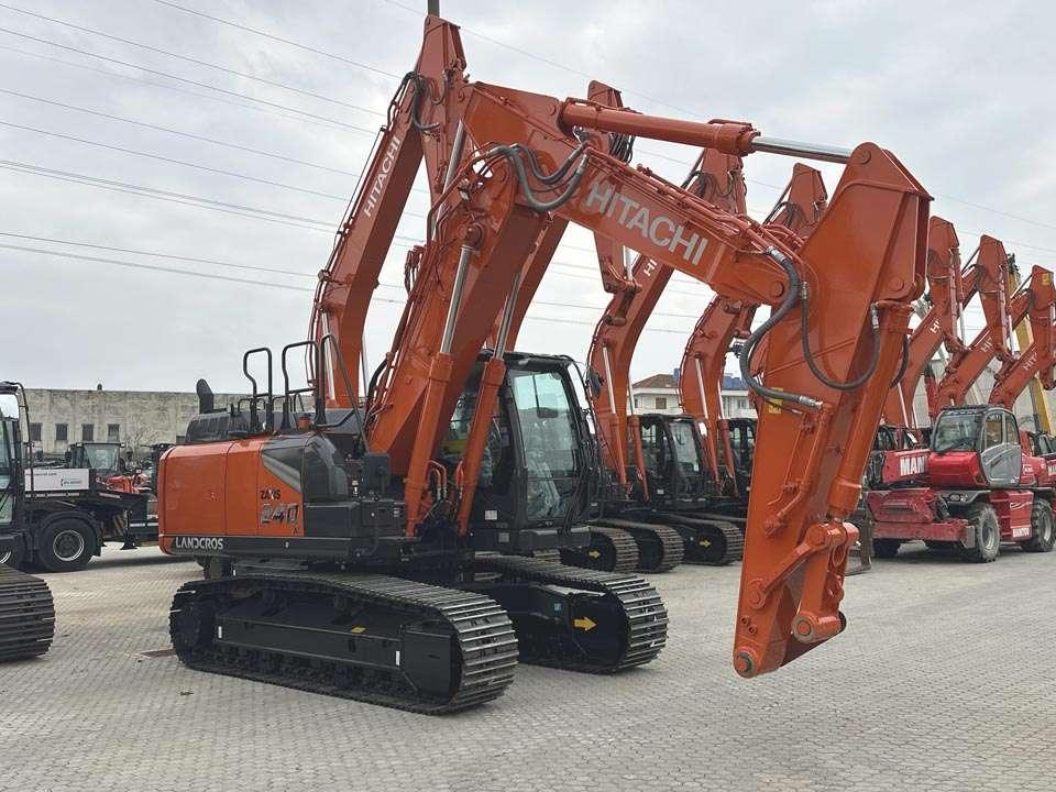 Hitachi ZX240N-7 Photo 17