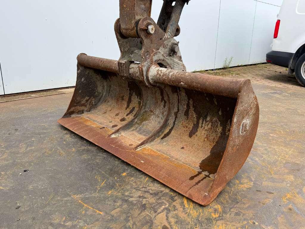 JCB 48Z-1 - Hammer Lines / Quick Coupler Photo 14