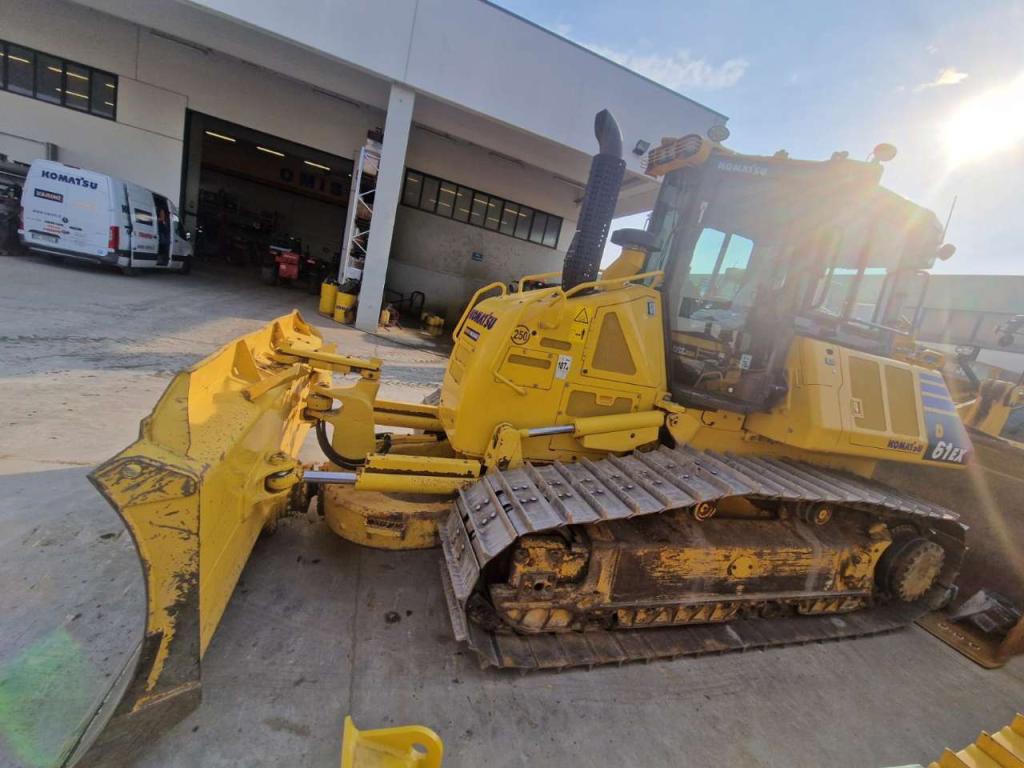 Komatsu D61EX-24 Photo 1