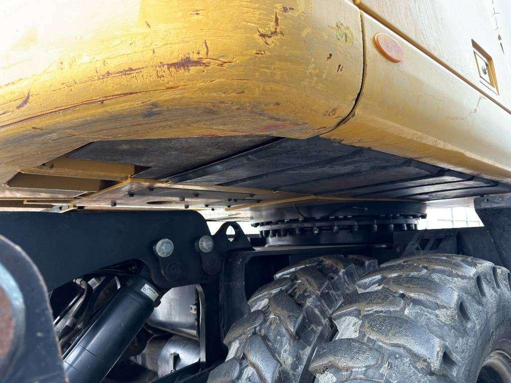 Caterpillar M318F Photo 16