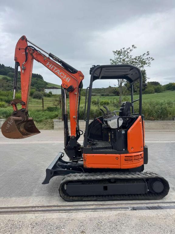 Hitachi ZX26U Photo 4