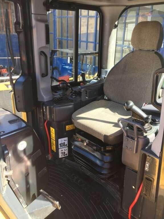 Komatsu D65WX-16 Photo 9