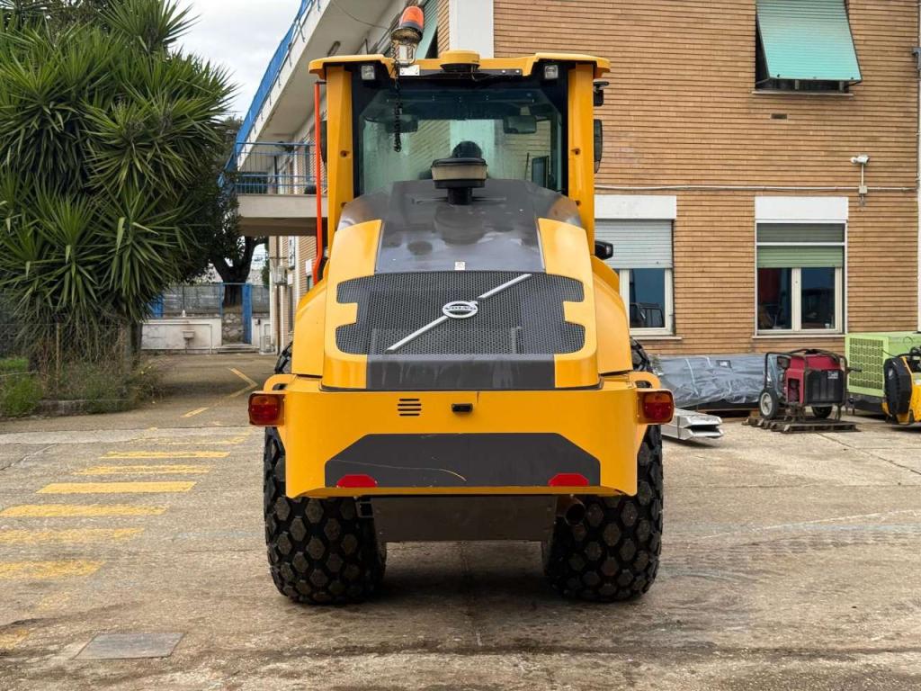 Volvo SD160B Photo 10