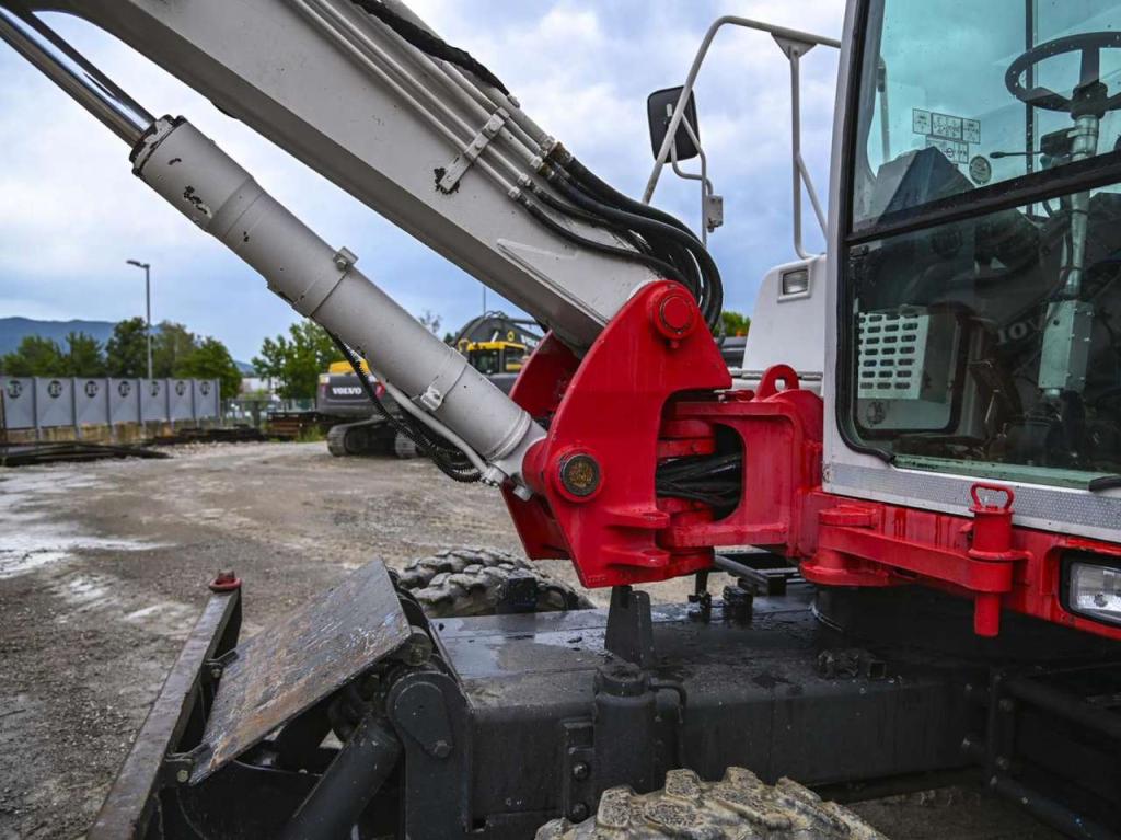 Takeuchi TB175W Photo 16