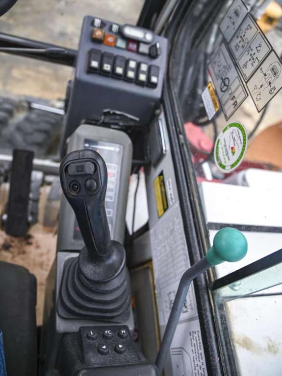 Takeuchi TB175W Photo 28