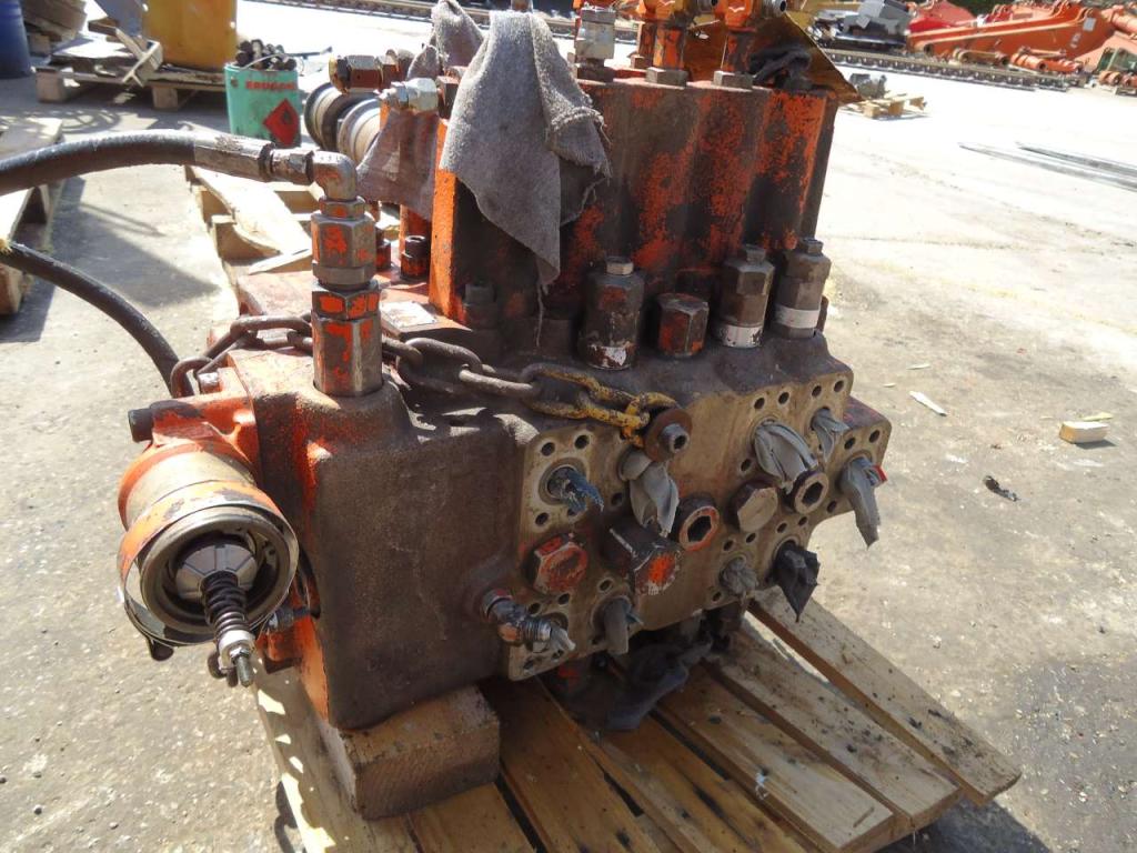 Hydraulic distributor for Fiat Hitachi FH300 Photo 3