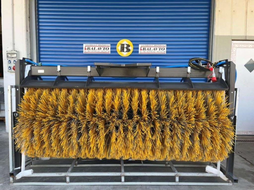 for 12-25 ton machines Sweeper brush Photo 1
