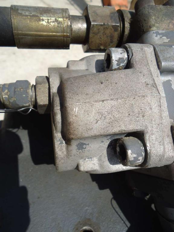 Servocontrol hydraulic pump for Fiat Hitachi W130 Photo 1