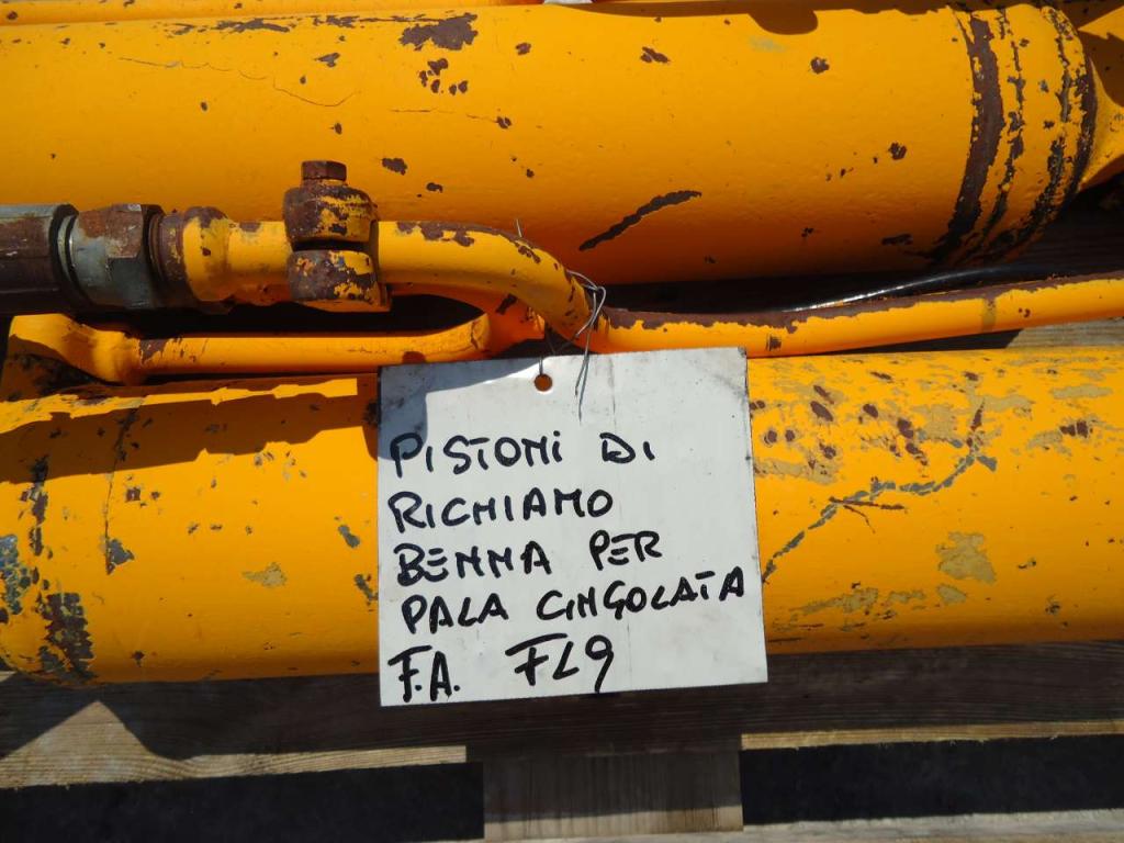 Bucket rotation piston for Fiat Allis FL9 Photo 2