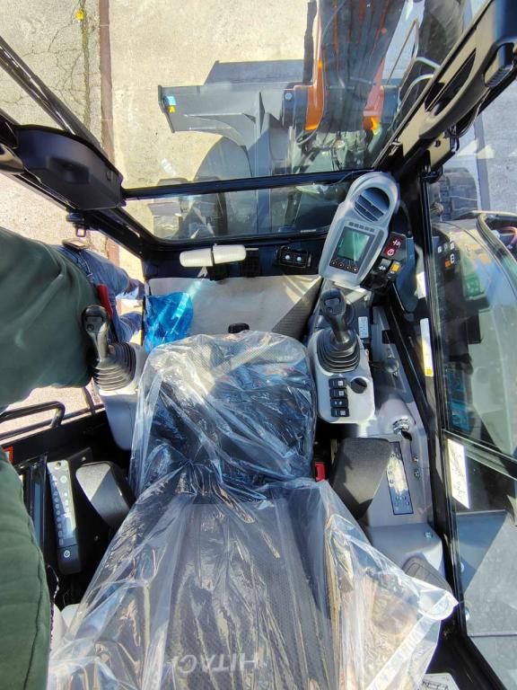 Hitachi ZX 65USB-6 CLR Photo 14