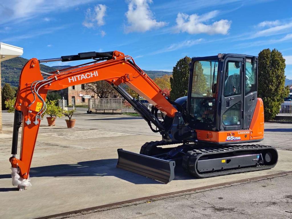 Hitachi ZX 65USB-6 CLR Photo 2