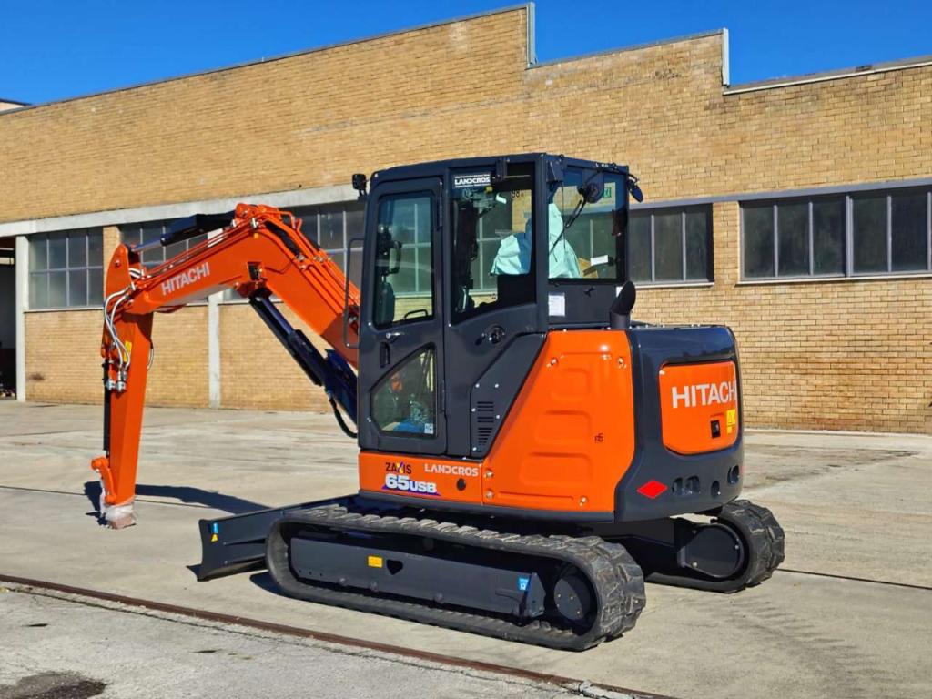 Hitachi ZX 65USB-6 CLR Photo 3