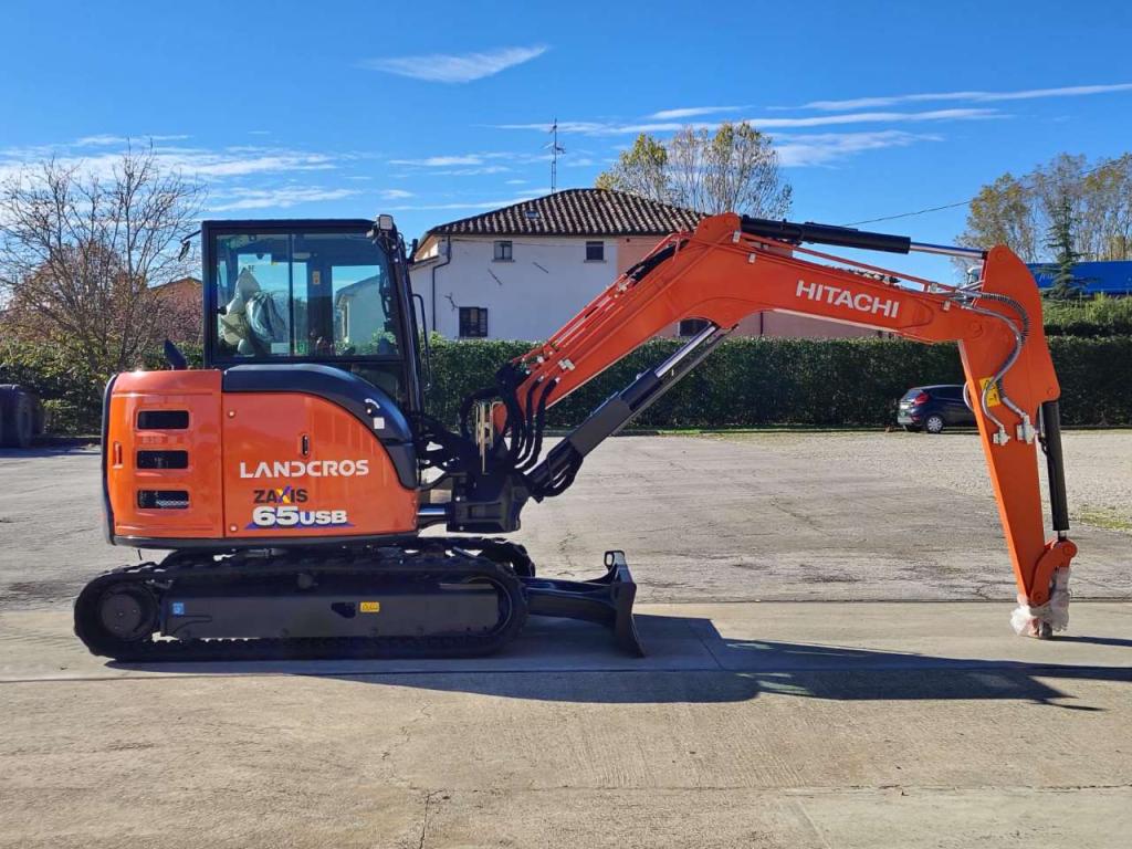 Hitachi ZX 65USB-6 CLR Photo 6