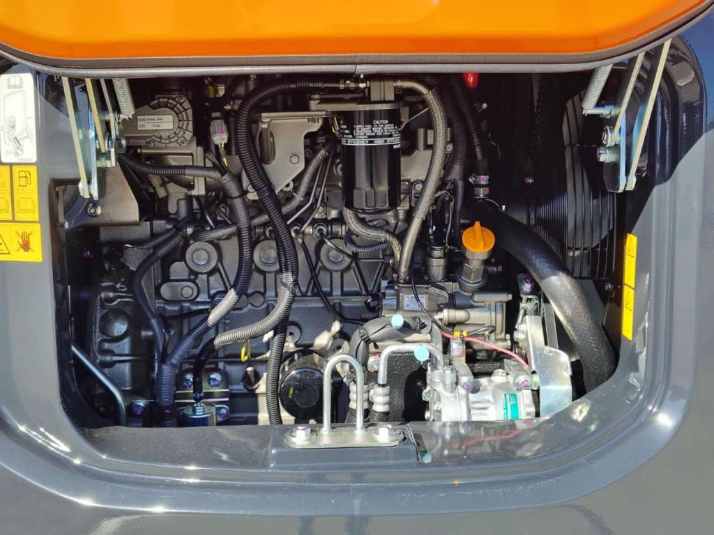 Hitachi ZX 65USB-6 CLR Photo 8