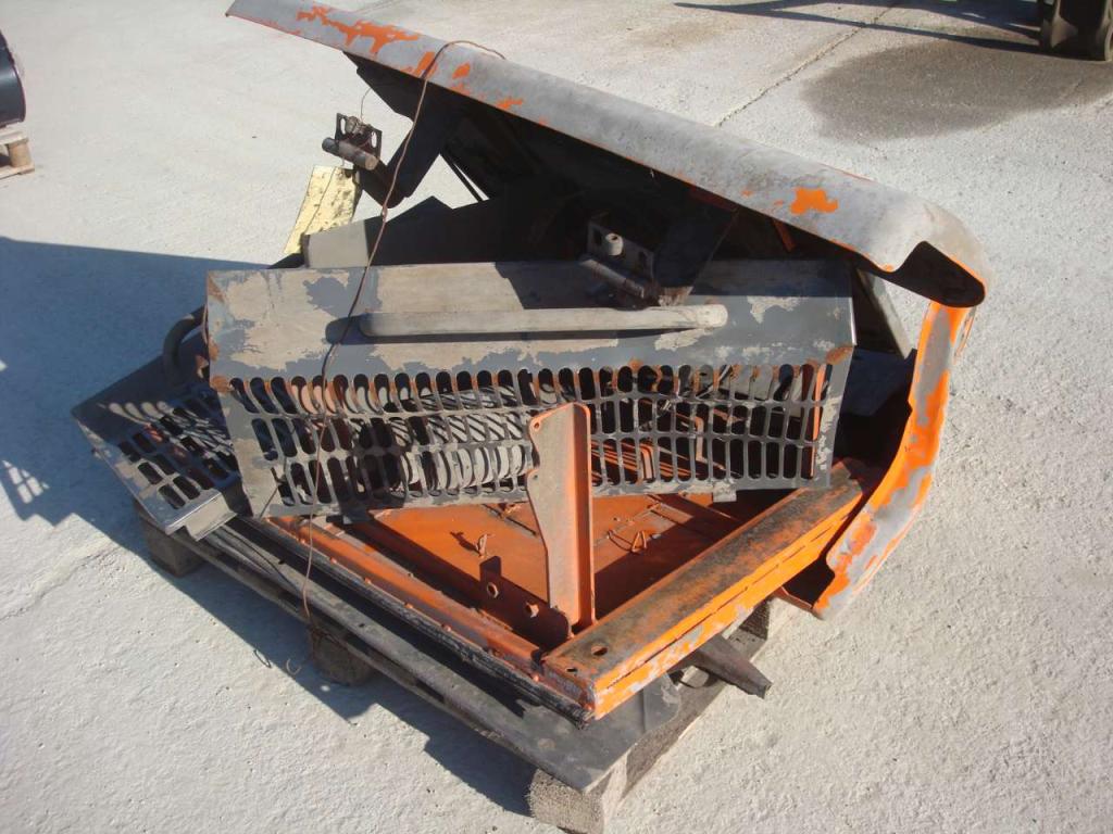 Hood and body panel for Hitachi ZW 220 Photo 1